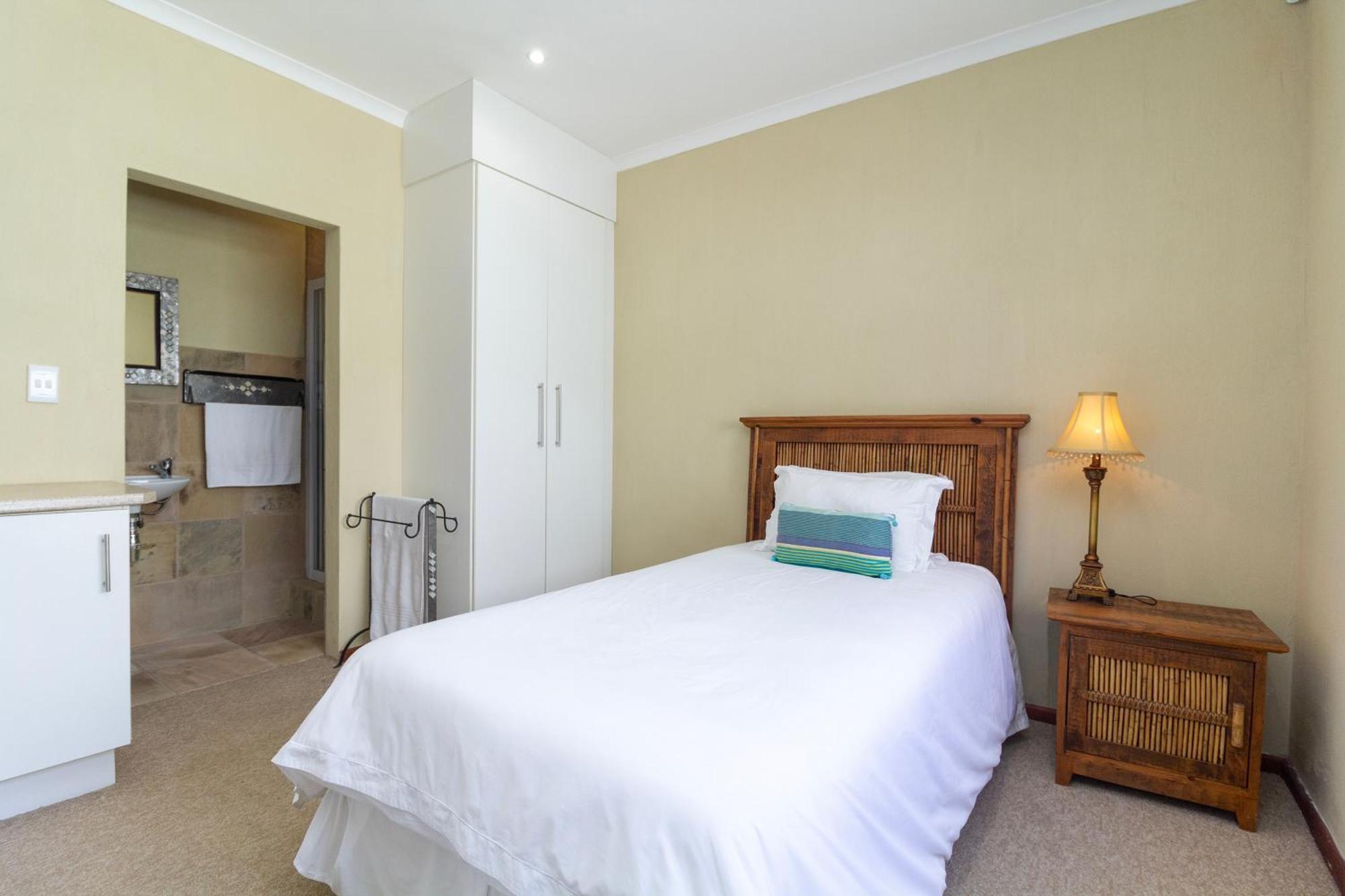 Whale Waters Self Catering Gansbaai Apartment Де Келдерс Екстериор снимка